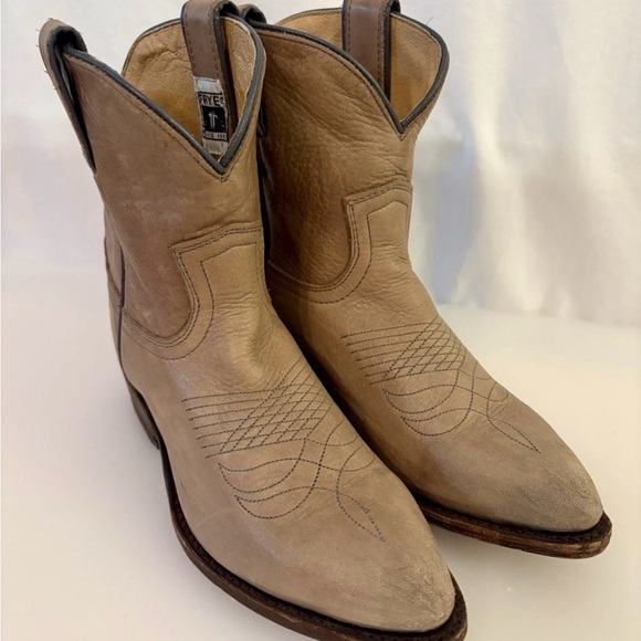 Frye Shoes - Fyre Women's Leather Boots Size 7B Grey Brown Color Made In Mexico
